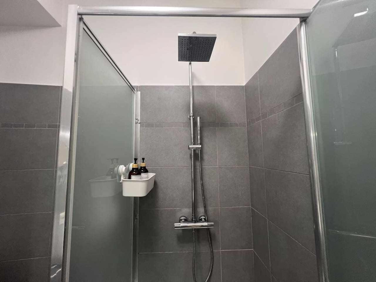 Modern Apartment In Monteverde Рим Экстерьер фото